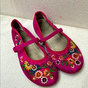 🌺 Floral Embroidered Pink Women's Shoes